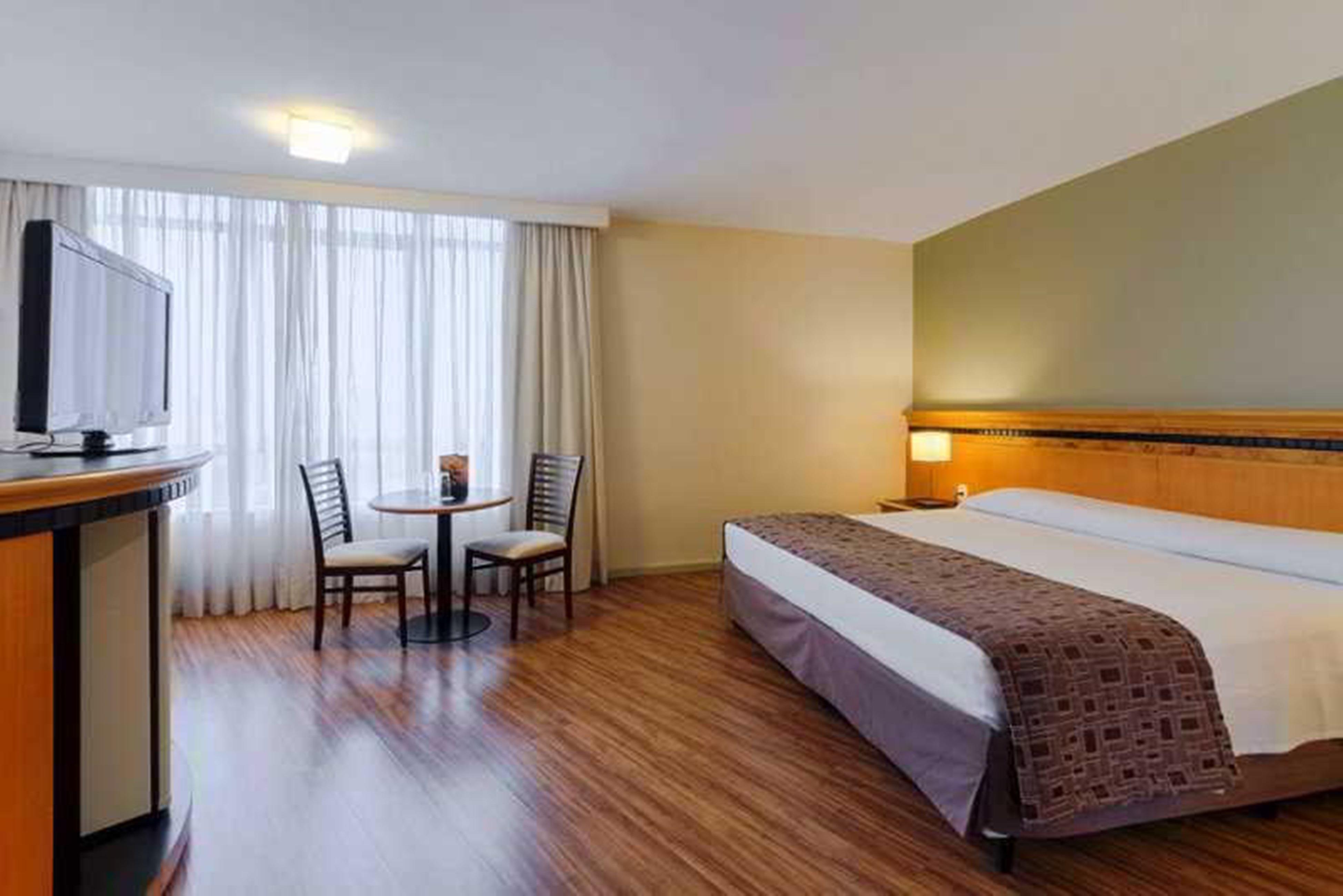 Hotel Golden Park Internacional Foz & Convencoes By Nacional Inn ฟอสดูอีกวาซู ภายนอก รูปภาพ