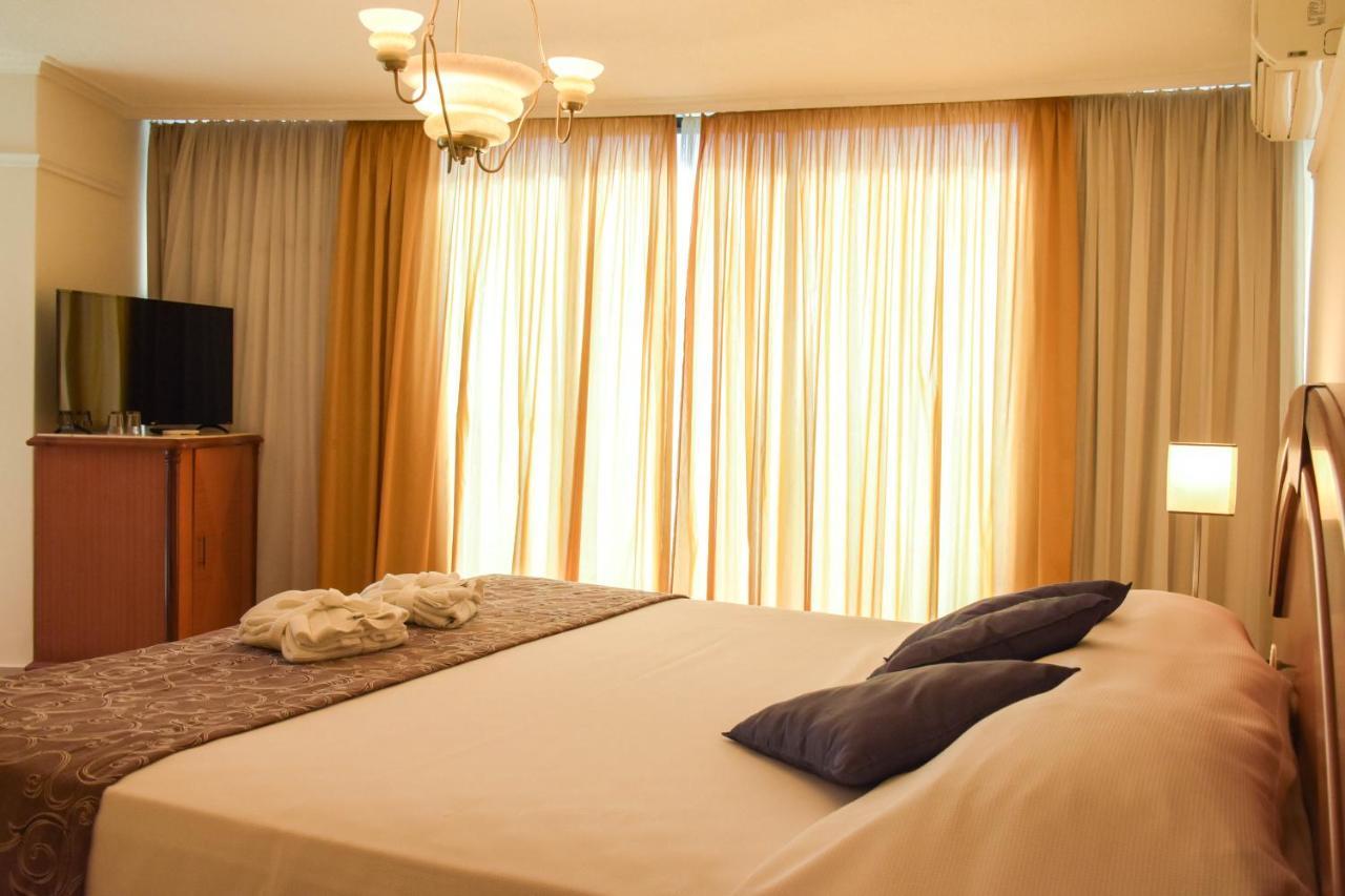 Hotel Golden Park Internacional Foz & Convencoes By Nacional Inn ฟอสดูอีกวาซู ภายนอก รูปภาพ