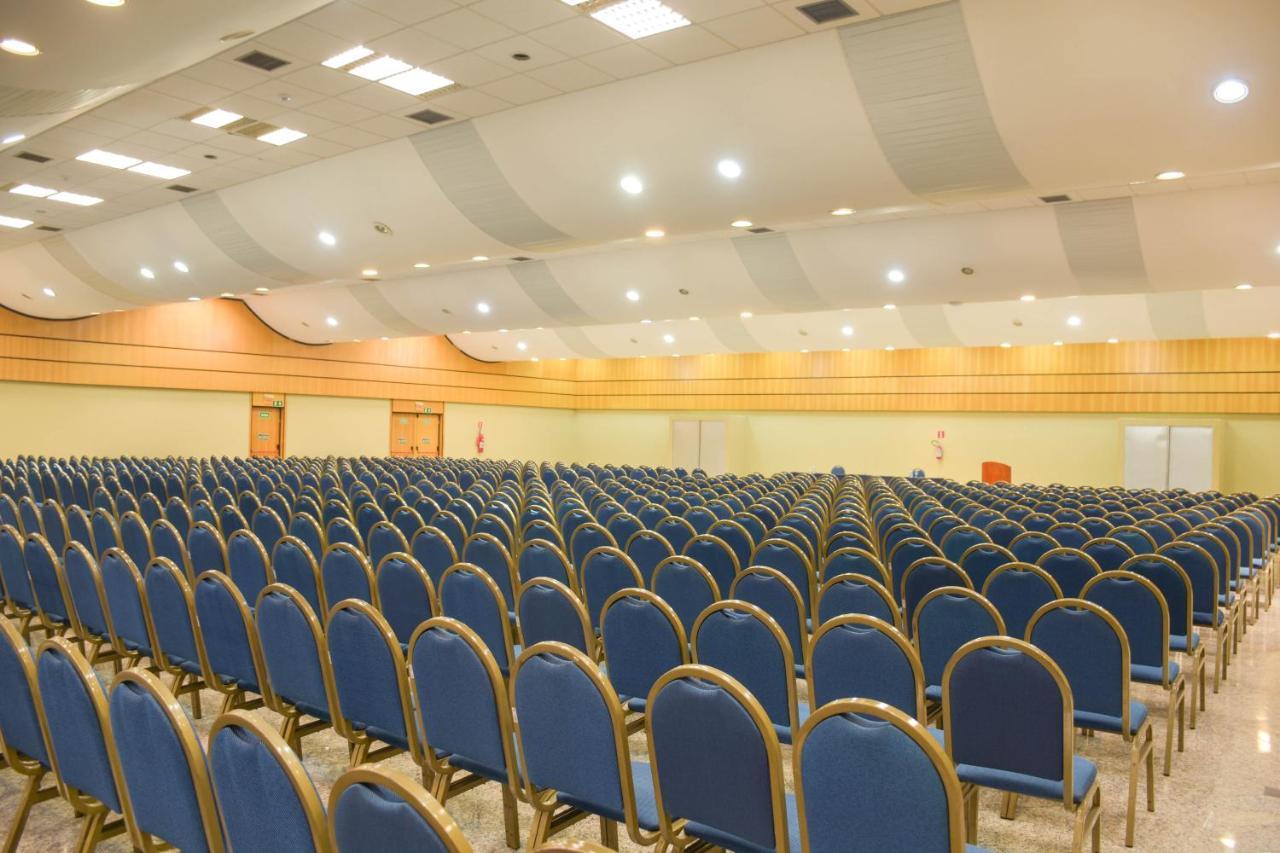 Hotel Golden Park Internacional Foz & Convencoes By Nacional Inn ฟอสดูอีกวาซู ภายนอก รูปภาพ